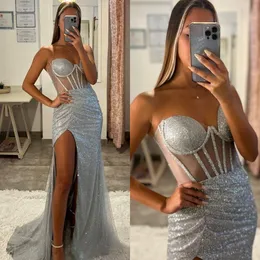 Sexy silberne Ballkleider mit herzförmigem Knochenmieder und glitzerndem Party-Abendkleid, geschlitzt, formelles langes Kleid für besondere Anlässe