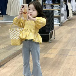 Set di abbigliamento Camicia o nove jeans a zampa Set di abiti per bambina Set di maniche lunghe a fiori primaverili coreani per ragazze dolci