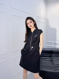 Temel gündelik elbiseler tasarımcısı 2023 Kadın İşlemeli Mektup Elbise Üçgen Baskı Kadın Kılı