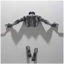 Dekorativa föremål Figurer Harts Klättring MAN SCULPTURE Väggkonst Abstrakt karaktär Elektroplätering Imitation Kopparstaty 3D genom väggdekor 230617