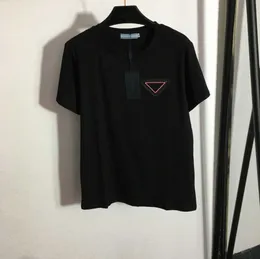 Simples nova mulher roupas t camisa em torno do pescoço logotipo letras triângulo etiqueta emblema de borracha versátil sólido preto de manga curta camiseta designer camisa feminina 55