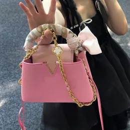 2024 Cowhide El Çantaları Çanta Lüks Tasarımcı Tote Çanta Kadın Capucions BB TAPA GOLD TACAKLAR DONANLIK Aksesuarları Omuz Crossbody Bag Cüzdan