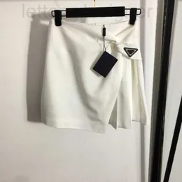 تنورات مصممة 23SS للملابس النسائية التنانير الكشكشة تنورة مصغرة مصغرة غير منتظمة التصميم A-LINE HAND HAND