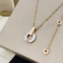 Kararsız altın kolye tasarımcısı takı kadın ip zinciri zinciri titanyum çelik lüks zarif gümüş zincir kübik zirkonya mezuniyet kolye solitaire