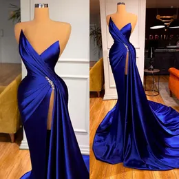 Royal Blue Evening Gown gegen Halsschlitz eine Linie Party Prom Kleider Falten Few Zug formelle lange Kleidung für besondere Anlässe
