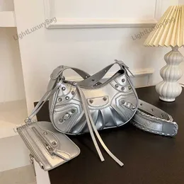 7a axelväska Ny strass nit denim mönster motorcykel bagdesigner väskor lyx tre-i-ett guld för axelväska crossbody väska 240124