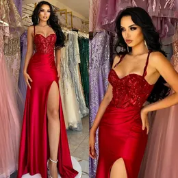 Сексуальные красные платья выпускного вечера спагетти вечерние платья складки складки Slit Seerfit