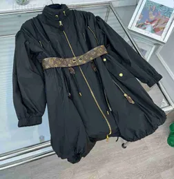 Kvinnorjackor Designer 2023 Ny Spring Summer Hooded med läderbälte Fashion -knappfickor långärmad jacka Kvinnor Lossa avslappnade rockar 5q4e