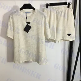 Survêtements pour femmes Designer T-shirt Shorts Set Triangle Logo Tops à manches courtes Pantalons de sport Deux couleurs