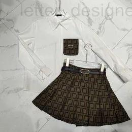 Designer di abiti da due pezzi Set di donne Set di camicetta gonna pieghevole Luxurys giacca per trapano lettere ladies marrone nero sml jwc5