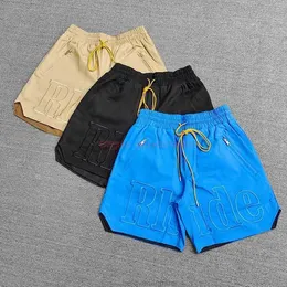 مصمم أزياء قصيرة من الملابس غير الرسمية شورت شورت شورت جديد عالي الجودة Rhude American American Shortring Pocket Trendy Strendy Street Beach Pants for Men Jog