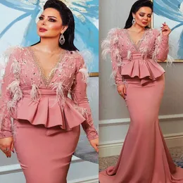 Elegant Arabic Pink Mermaid Evening Dresses Beaded V-neck Feathers Long Sleeves Satin Prom Dress For Women Plus Size Formal Party Gowns 2023