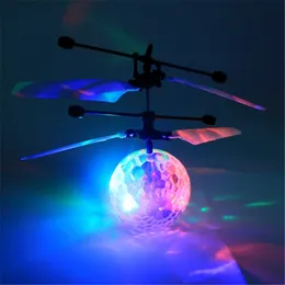 LED Flying Toys Abgz-Fantastic Infrared誘導ドローンフライングフラッシュディスコカラフルな輝くLED照明ボールヘリコプターキッドおもちゃジェスチャーS 230621