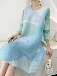 Основные повседневные платья Miyake Pleasted Pless для женщин с цифровым с плиссированным платьем в середине длины свободное повседневное платье с плиссированным платьем плюс размеры 230620