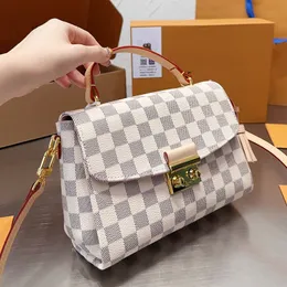 Borsa classica da donna con motivo a scacchiera bicolore Borsa trapuntata con nappa Cinturino in pelle regolabile Borsa a tracolla a tracolla ad alta capacità 26x17cm