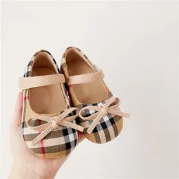 Baby Prewalker Spring Autumn Children's Princess Shoes Girls Bow Tie Small Plaid Shoes Non Slip Soft Sole Baby Shoes New Born Storlek 15-25