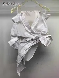 Blusas femininas camisas TWOTWINSTYLE camisa branca da moda coreana para mulheres com decote em V manga comprida fora do ombro patchwork botões camisas femininas roupas de primavera J230621