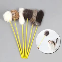 Colore casuale Tease Cat Stick Faux Rabbit Fur Pompon Plush Pet Interactive Stick Cat Playing Training Toys Forniture per animali domestici