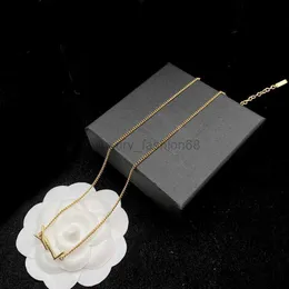 Designers Gold Necklace Letters Pendant Love Halsband Luxurys Designer Pearl Armelets för kvinnor Fashion Smycken med ruta 2211047Z