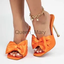 Тапочки Liyke Новое прибытие апельсиновое шелковое шелковое бабочка на высоких каблуках женские тапочки открытые квадратные носки для мулов скольз