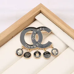 Luksusowy projektant marki C Pins Pins broszki Kobiety kryształ perłowy krążka kratownica broszka garnitur pinowy przyjęcie weselne Akcesoria 20style