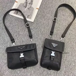 Kvinnors och herrkropp Bod Bag Läder Nylon axelväskor Mobiltelefon Designer Chest Packs Messenger Purses Luxury Brand Patchwork Cosmetic Wallet 2439