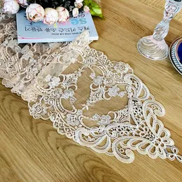 Bordslöpare Proud Rose White Lace Table Runners Table Mat Rectangular Pointed TV Cabinet Cover Tyg Fashion Table Flagg Bröllop Tillbehör 230621