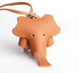 Nyckelringar handgjorda äkta läder söt rolig lycklig Lucky Elephant Cow Horse Keychain Pendant Animal Chain For Men Women Bag charm Girls 230621