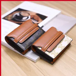 スタイリッシュで絶妙な小さな財布2023新しいカードバッグ女性の小さなコンパクトクリップマルチポジションバックルファッションウォレットレザーハイグレードの絶妙な磁気
