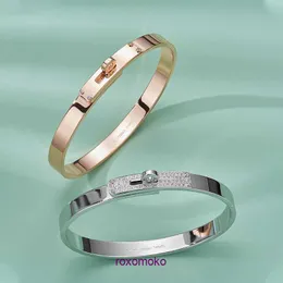 Markendesigner H Home Bracelets Online -Shop Modestil Micro Set Zirkon Kelys Armband mit 18 Karat Gold Atmosphäre Runde Schloss Keiiy mit Geschenkbox