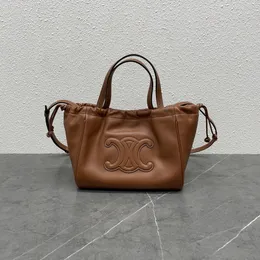 The design of the 2023 new women's handbag is basically the same as the large one, and a detachable long shoulder strap is added Top quality