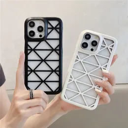 Luxuriöse, ausgehöhlte Vogue-Handyhülle für iPhone 14, 13, 12, 11 Pro Max, langlebig, schlank, stilvoll, vollständig schützend, weiche Stoßstange, geometrischer Druck, Leder, Wärmeableitung, Rückseite