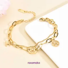 Outlet di fabbrica Moda all'ingrosso H Casa Bracciali negozio online Bracciale in acciaio al titanio Family Circle Hollow Letter Double Layer Thick Chain Premiu con confezione regalo