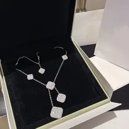 collana di trifoglio modello irregolare 6 moda piena di diamanti Madreperla Collana di design di lusso Gioielli da regalo per anniversario di matrimonio da donna di alta qualità con scatola