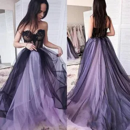紫と黒のゴシックAラインウェディングドレスストラップレスアップリケレースチュールプラスサイズのウェディングドレス