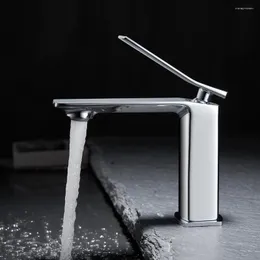 バスルームシンクの蛇口Skowll Faucet Wideded Deck Mountsingle Hole Basin Mixer Tap Polished Chrome