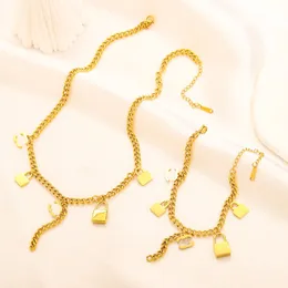 Роскошный дизайн бренд Буква ювелирные украшения набор хип -хопа в стиле 18 тыс. Золото, ожерелья, ожерелья, высококачественные ожерелья из нержавеющей стали, ожерелья из нержавеющей стали для отдыха