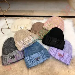 Desingner Autumn and winter new handsome fashion inverted triangle knitted wool hat 00..0