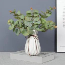 Plante de simulation de fleurs décoratives 2pcs beau fond de photographie écologique à la recherche réaliste fausses feuilles d'eucalyptus fournitures de fête