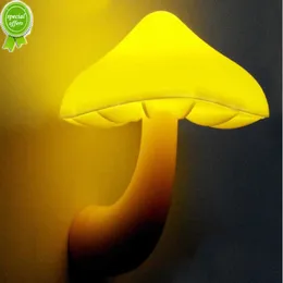 MILJÖSKYDD LED NIGHT LJUS MUSHROOM Vägglampa EU Plug Light Control Induktion Energibesparande sovrumslampa hem deco