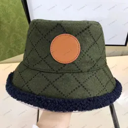 Wide Brim Hats Winter Designer Bucket Hat for Women Mens Flat Fitted 따뜻한 고급 Bonnet 브랜드 문자 Dobby Printed