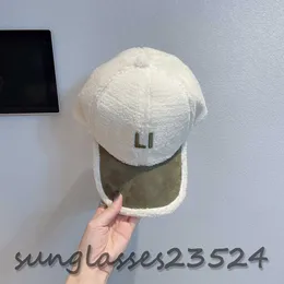 Lüksler Kadın Tasarımcılar beyzbol şapkası casquette Şapka Kuzu Polar Mektup Tatil İyi Şey Moda Sokak Seyahati Çok Yönlülük Kış Noel Kahverengi Siyah Ordu Yeşili