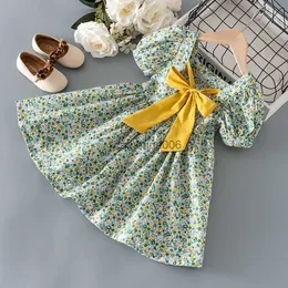 女の赤ちゃんの夏の服を着る幼児のベビー服のための花の弓の背中のドレスを着る1歳の誕生日プリンセスドレスドレス