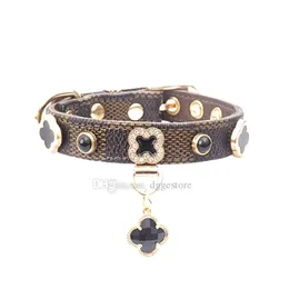 Collari per cani designer per cani guinzaglio set morbido colletto di animali in pelle plaid classica stampabile con fasi di fiori bianchi/marroni per cani di piccola taglia chihuahua boodle s b197