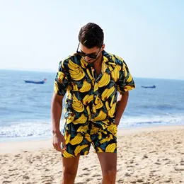 Мужские спортивные костюмы летние мужские пляжные шорты с коротким рукавом набор модного бананового принта гавайской лацкат для каникулы с двумя частями 230621