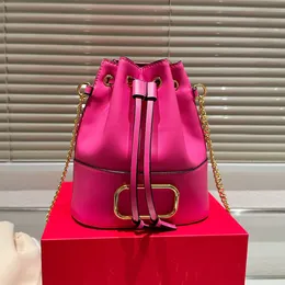 Designer Fuchsia Bucket Bags für Frauen Luxus Abendtasche Damen Kette Umhängetaschen Große Kapazität Einkaufshandtasche Mode Einfarbige Geldbörsen 230711bj