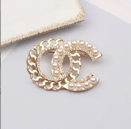 Broche de designer de luxo, letras de marca, broches de diamante, mulheres, cristal, strass, pérola, pinos, decoração, joias, acessórios, estilo 20