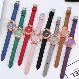 Montre décontractée pour femme montres de haute qualité montre de créateur de luxe en cuir bracelet montre à quartz en argent avec diamant