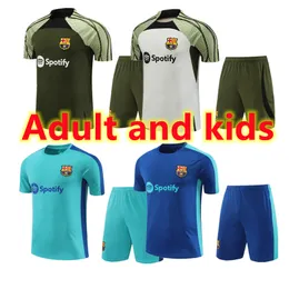 2024 Erkek Çocuklar Barcelona Trailsuit Futbol Jersey Barca Set Yetişkin Eğitim Takım 20 24 Kısa Kollu Yelek Takım Takibi Yetişkin ve Çocuk Setleri