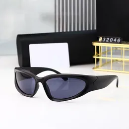 Lyxdesigner Solglasögon Fashion Classic Eyeglasses Goggle Outdoor Beach Sun Glasögon för mankvinna med ruta 32046